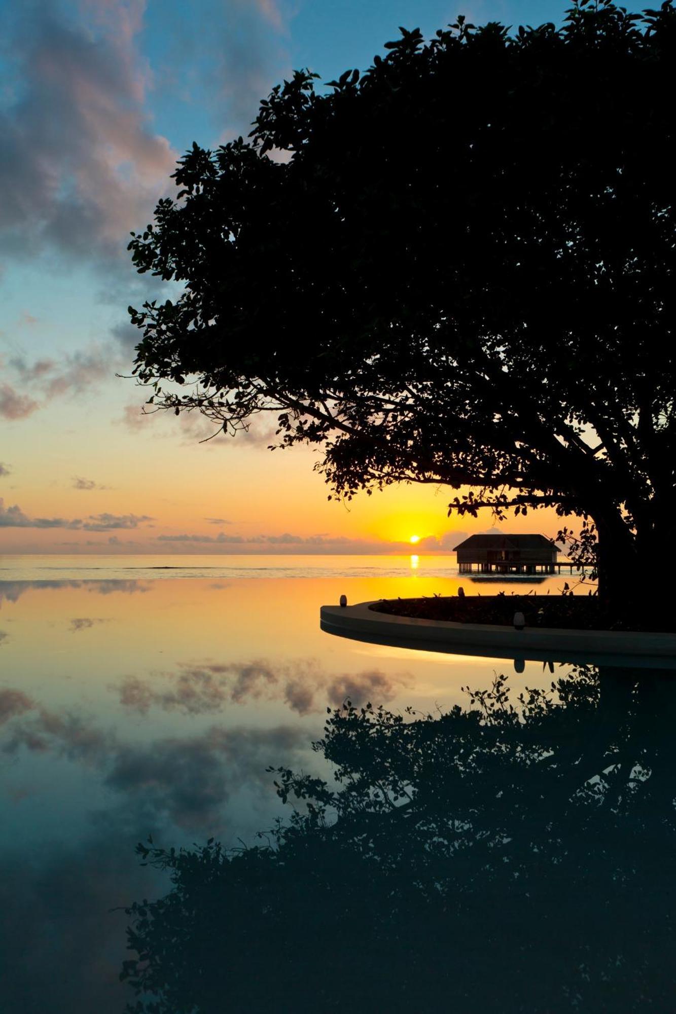 Dusit Thani Maldives Hotel Amilla Fushi Exterior photo