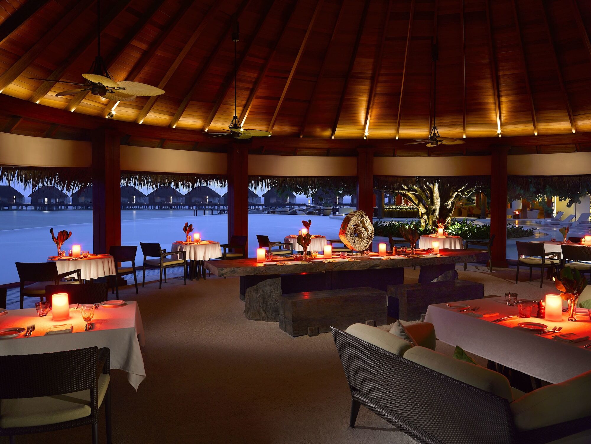 Dusit Thani Maldives Hotel Amilla Fushi Exterior photo