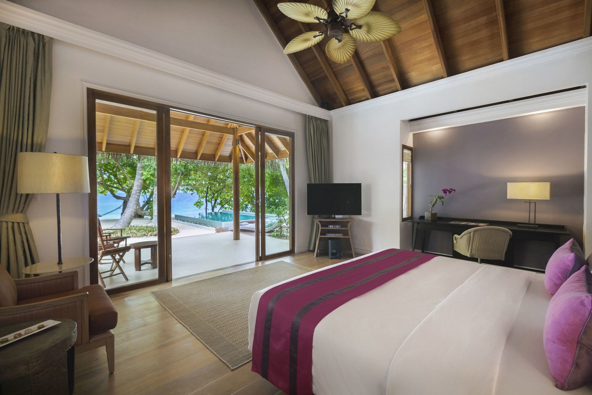 Dusit Thani Maldives Hotel Amilla Fushi Exterior photo